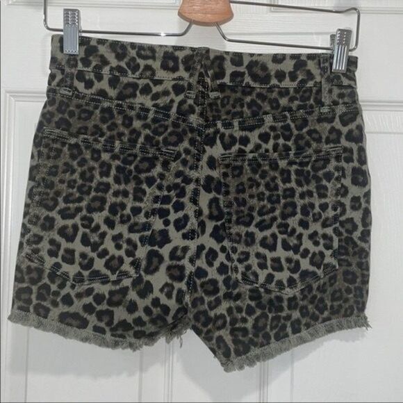 GOOD AMERICAN Olive Leopard Cut Off Short Size 2/26 - Picture 7 of 10